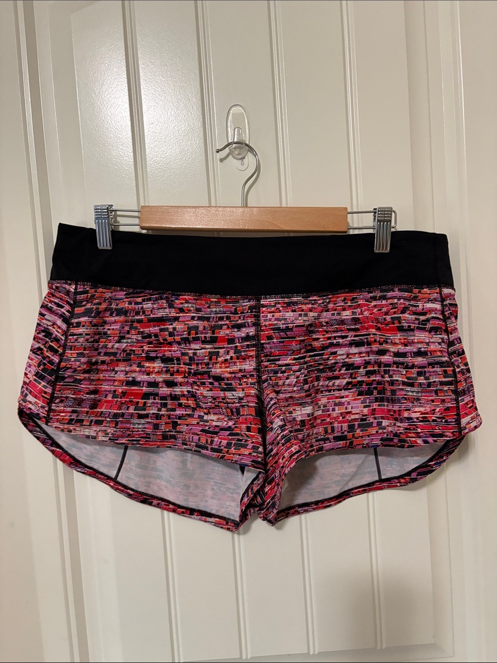 Lululemon Women's Multicolor Athletic Shorts‎ with Black Waistband
